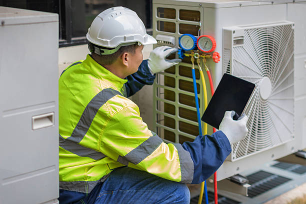 Professional Emergency Hvac technician working in Hillsboro, ND